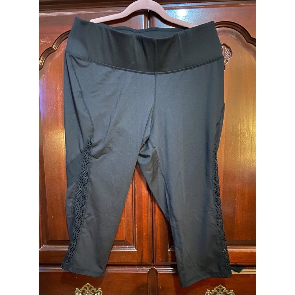 Livi Active Capri Leggings